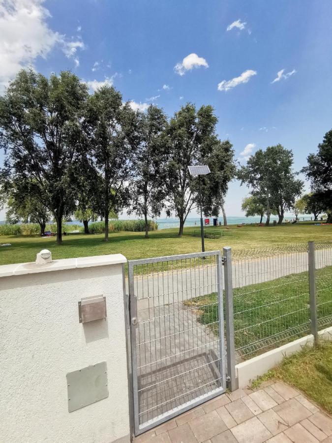 Vízpart Honvéd Apartman Balatonlelle Exterior foto